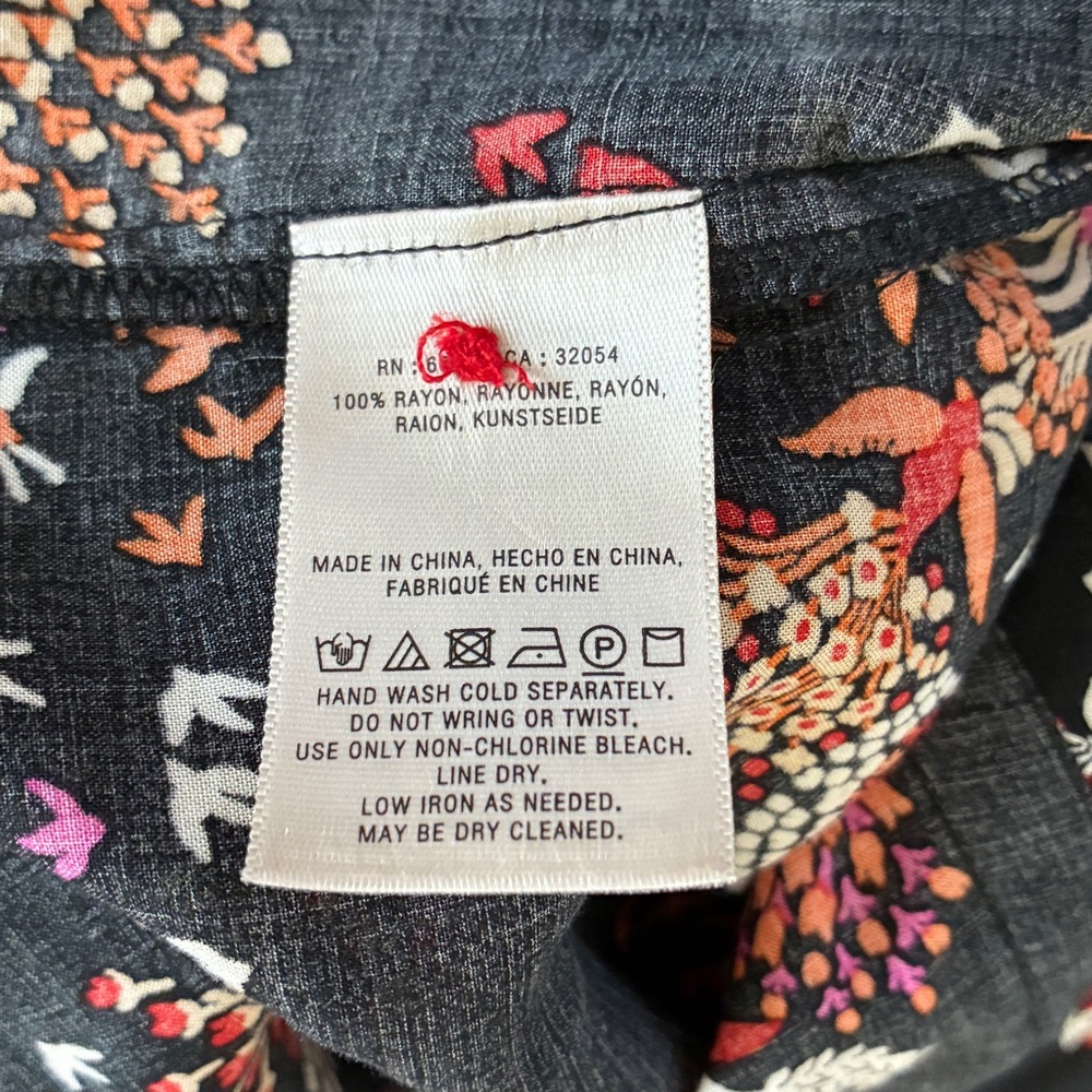 Anthropologie 28 of 52 Conversations Whimsical Bird and Floral Top - Size 6 - Picture 15 of 16